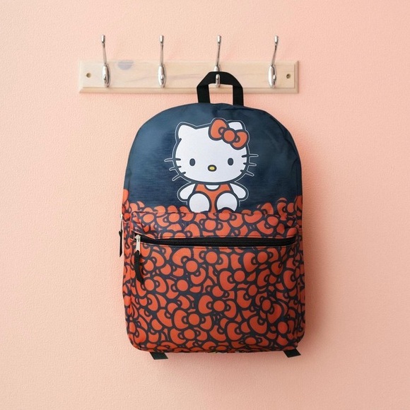Hello kitty backpack - Picture 2 of 4